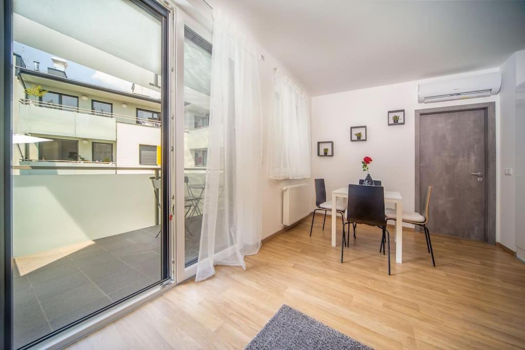 Grace Pine Apartment 1 Βουδαπέστη Εξωτερικό φωτογραφία