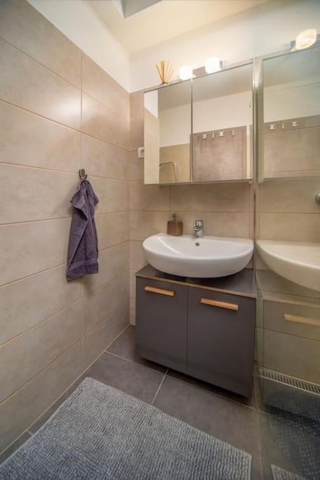 Grace Pine Apartment 1 Βουδαπέστη Εξωτερικό φωτογραφία